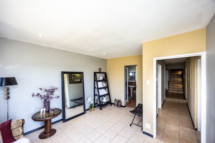 5 Bedroom Property for Sale in Gonubie North Eastern Cape